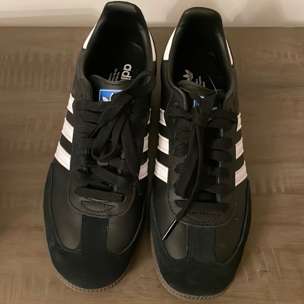 Adidas Samba OG 6 1/2 (7 1/2 or 8 women) Never Worn.